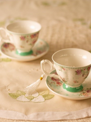 TACITAS DE TÉ LOZA FLOREADA X2